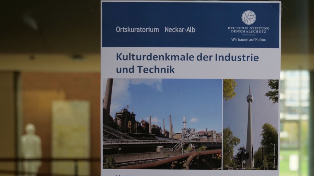 Foto von dem im Foyer des RP Tübingens aufgehängten Plakat Kulturdenkmäler der Industrie und Technik