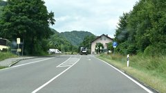 Eine Straße in einem Ort