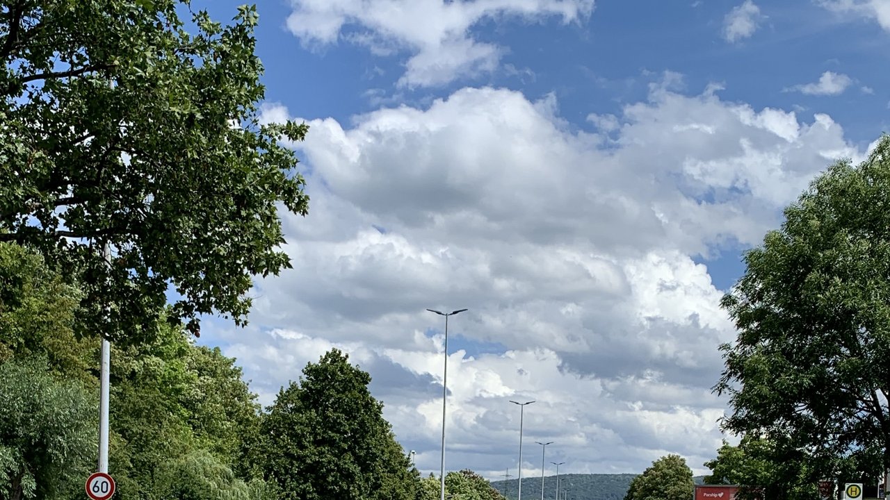 Das Foto zeigt die B 464 in Reutlingen zwischen Kreuzung Albstraße/Römerstraße und Pfullingen-Südbahnhof