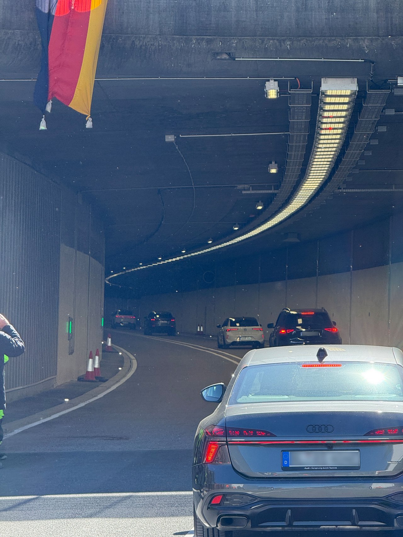 Das Bild zeigt die Einfahrt der Tunneldurchfahrt Albstadt Laufen