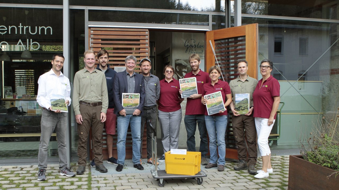 Abgabe des vorläufigen Evaluierungsberichts durch die Mitarbeiter der Geschäftsstelle Biosphärengebiet Schwäbische Alb