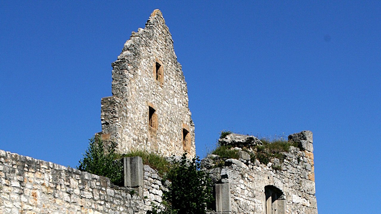 Das Foto zeigt die Burg Hohenurach