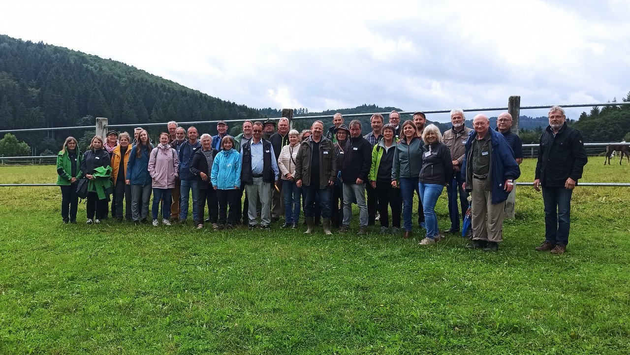 Jahrestreffen der Partner-Initiative des Biosphärengebiets Schwäbische Alb Das Foto zeigt ein Gruppenbild beim Jahrestreffen der Partner-Initiative des Biosphärengebiets Schwäbische Alb
