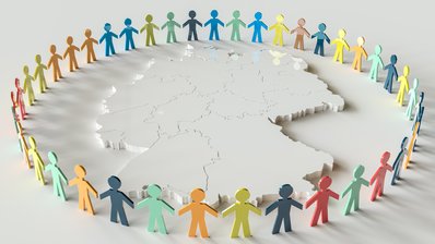 Symbol: Menschenkette um die Erde