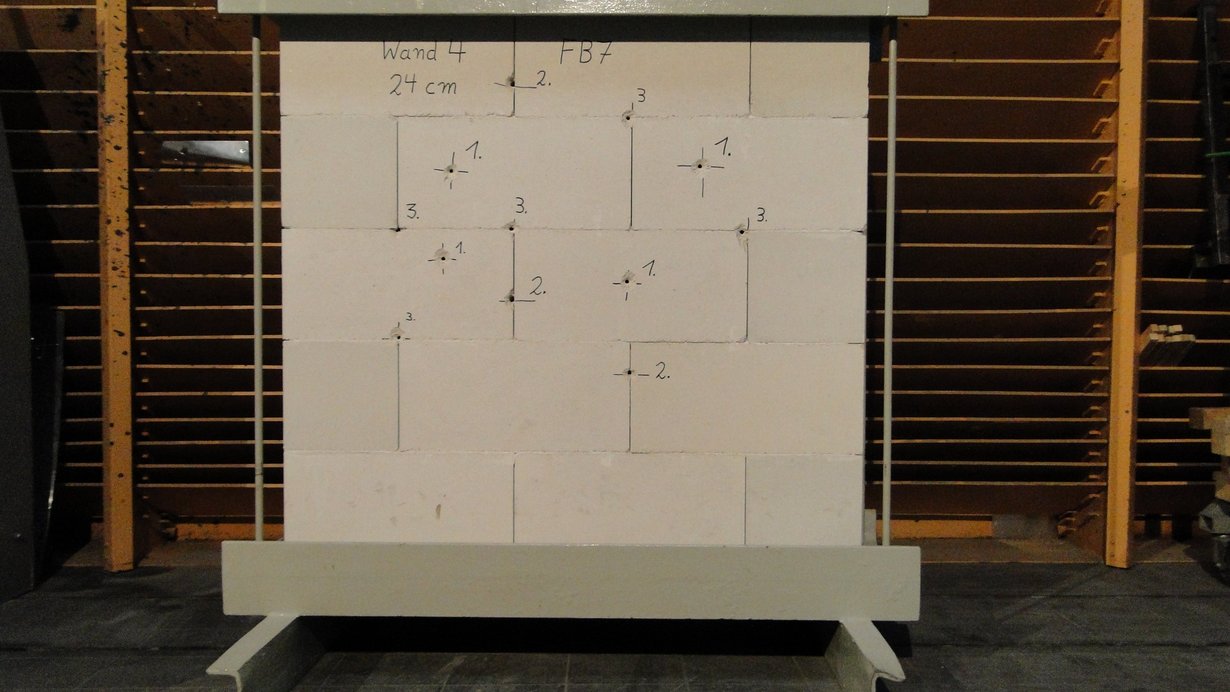 Mauern mit Einschusslöchern