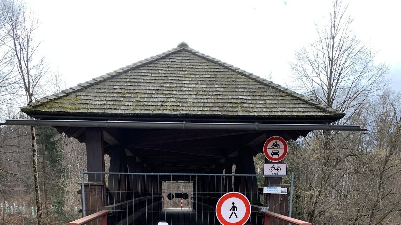 Portalansicht der Radweg-und Fußgängerbrücke bei Kißlegg-Dürren