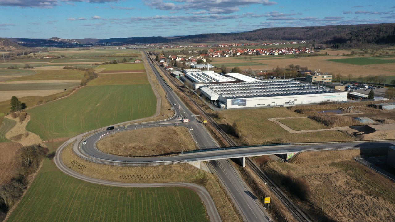 Drohnenbild von der B 28 zwischen Rottenburg und Tübingen