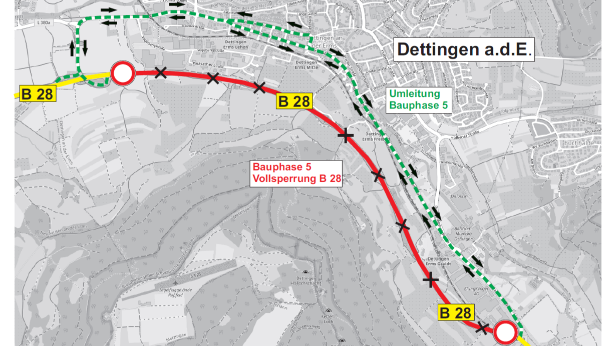 Der Plan der Verkehrsführung in Phase 5 - die B 28 ist zwischen Dettingen West und Dettingen Ost als gesperrt markiert und die Verkehrsführung durch Dettingen mit einer grün gestrichelten Linie dargestellt