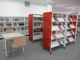Stadtbücherei Mengen - Sachbuchbereich Sachbuchbereich mit Arbeitsplatz in der Stadtbücherei Mengen