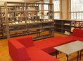 Stadtbücherei Tübingen - Zweigstelle Medienzentrum Uhlandstraße Gruppensitzplatz in der Stadtbücherei Tübingen - Zweigstelle Medienzentrum Uhlandstraße