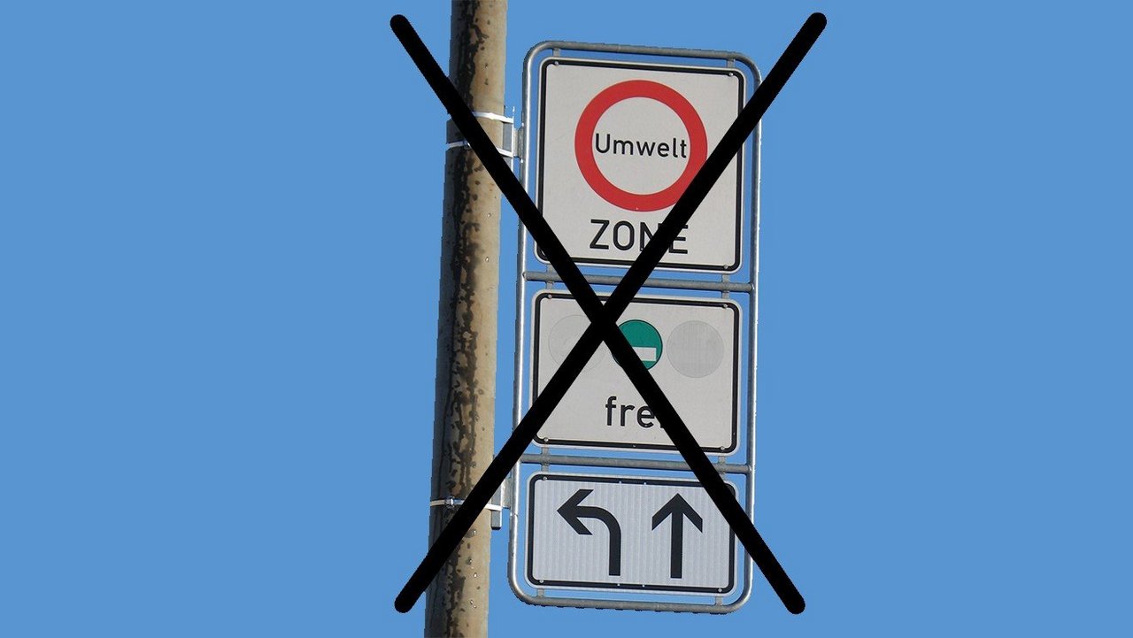 Das Foto zeigt Schilder einer Umweltzone durchgestrichen