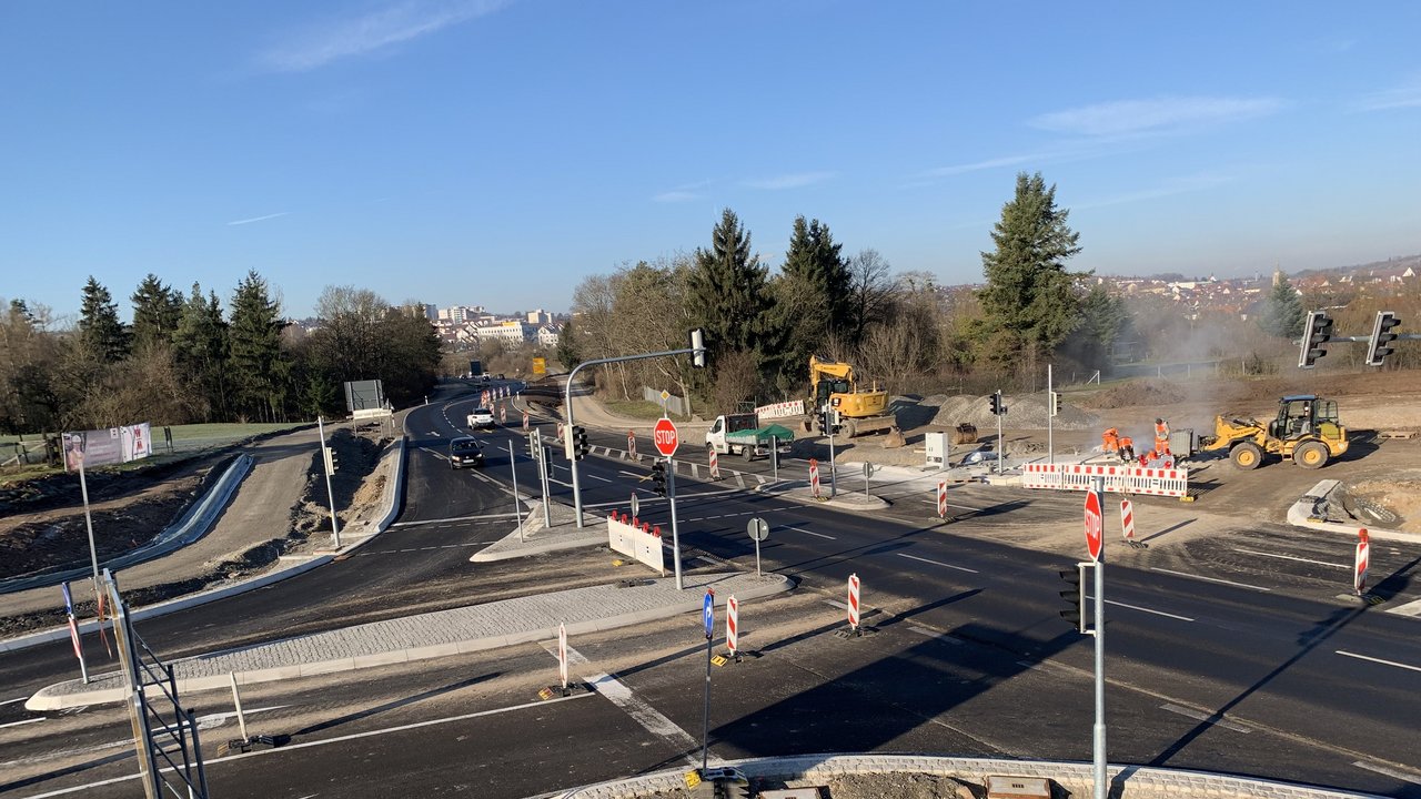 Das Bild zeigt die Baustelle Umbau der Einmündung bei Rottenburg-Kiebingen