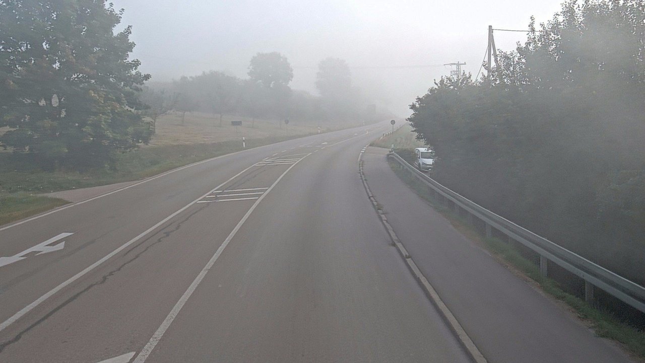 Das Bild zeigt Fahrbahnschäden im Bereich der Einsinger Kreuzung auf der B 311