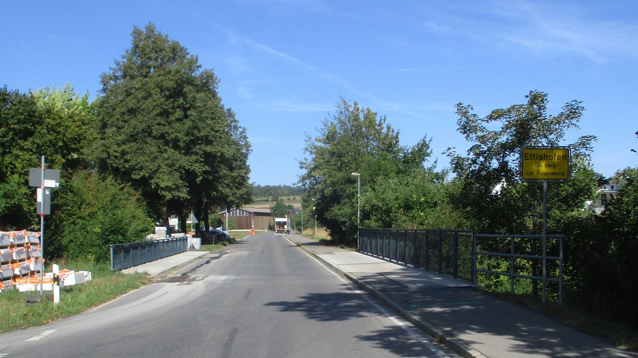 Das Foto zeigt die L 291 Ortseingang Ettishofen
