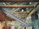 Stadtbücherei Überlingen - Treppen Offener Treppenaufgang mit Fachwerkbalken in der Stadtbücherei Überlingen