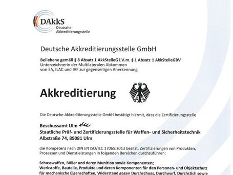 Das Bild zeigt einen Ausschnitt einer Akkreditierungsurkunde des Beschussamts, um den Bereich Zertifizierungen und Gutachten zu symbolisieren.