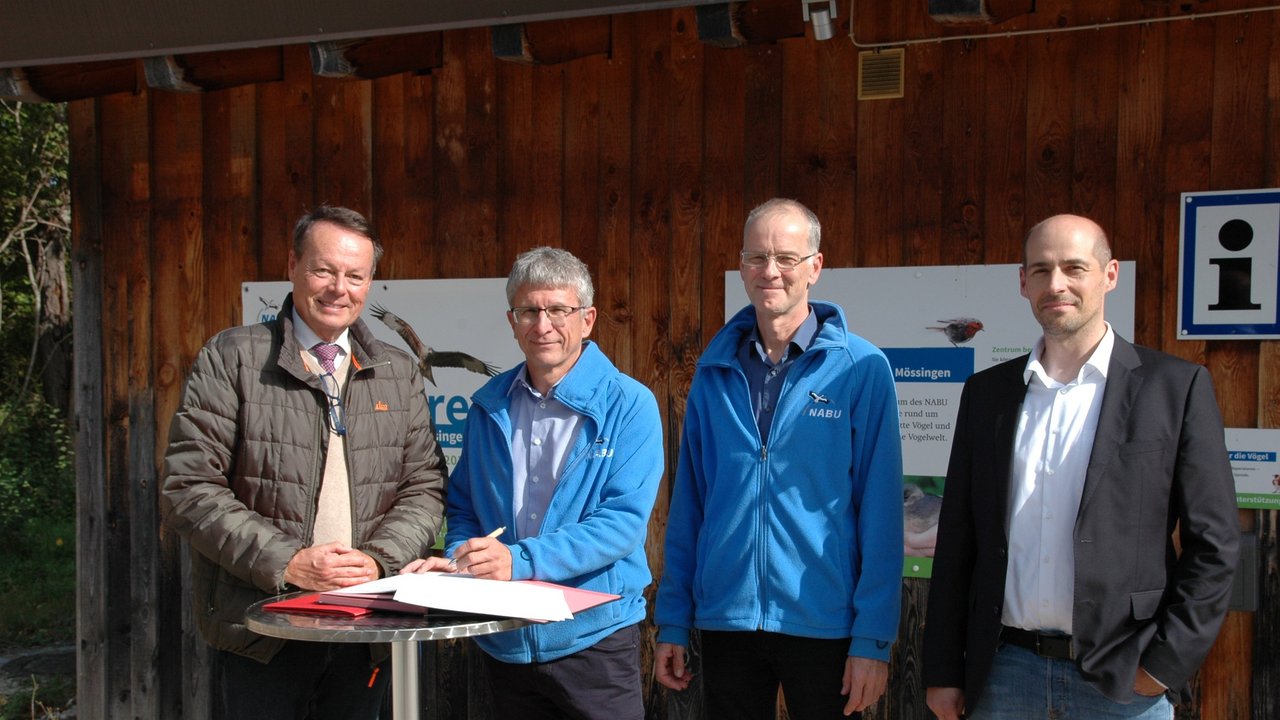 Vertragsunterzeichnung in Mössingen