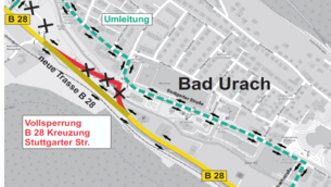 Phase 2: Vrsl. ab Anfang 2026 bis Ende 2026 fließt der Verkehr auf der B 28 über die südliche Fahrbahn der neuen B 28, die Zufahrt zum Wohngebiet und zur Innenstadt erfolgt über Bäderstraße bzw. Seltbachstraße. Ein Plan, der die Umleitungsstrecke während der Phase 2 zeigt.