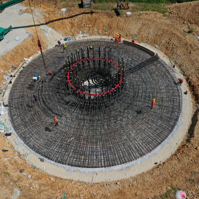 Spannanker Blick auf das Stahlgeflecht, in der Mitte des Geflechtes sieht man den sogenannten Anker.