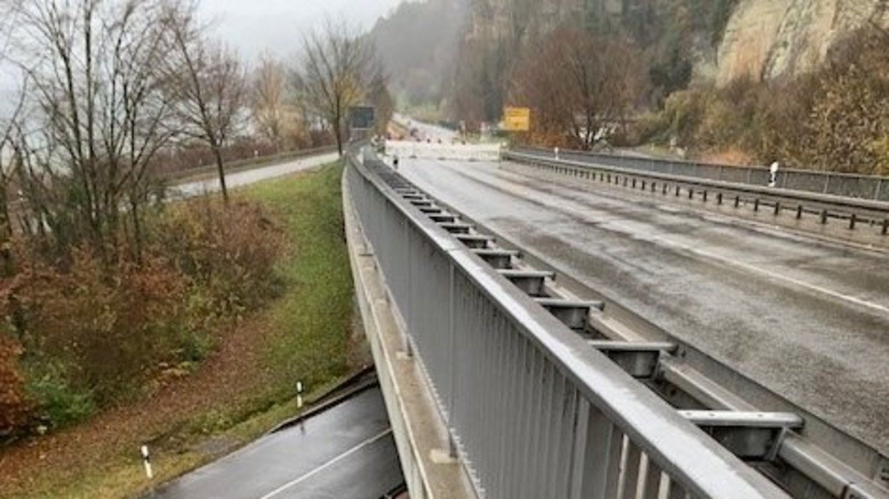 Das Bild zeigt die Brücke über den Anschlussast West bei Überlingen-Goldbach.