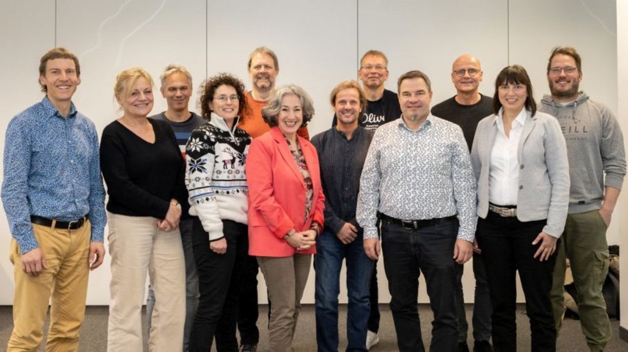 Gruppenfoto des Bezirkspersonalrats der Grund-, Haupt-, Werkreal-, Real-, Gemeinschafts- und Sonderschulen (GHWRGS) beim Regierungspräsidium Tübingen (Name der Mitglieder sind unterhalb dem Bild vermerkt)