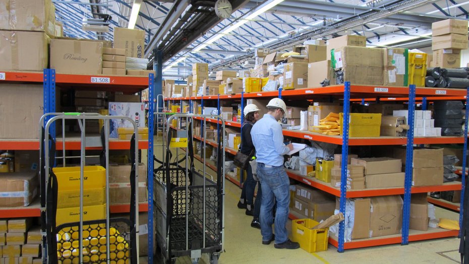 Kontrolle im Fullfillmentcenter Kontrolle im Fullfillmentcenter