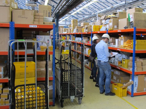 Kontrolle im Fullfillmentcenter Kontrolle im Fullfillmentcenter