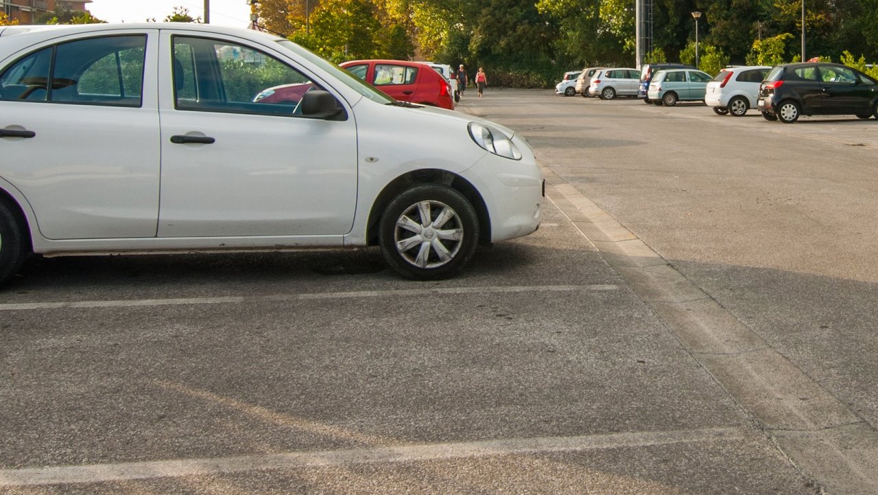 Autos auf einem Parkplatz