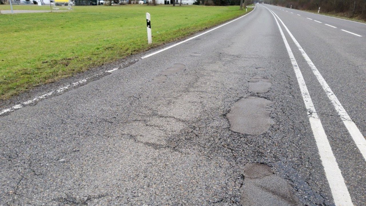 Schadstelle auf der Bundesstraße 32 zwischen Mengen und Hundersingen