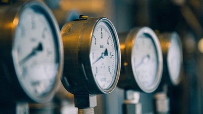 Vier Wasseruhren in der Reihe