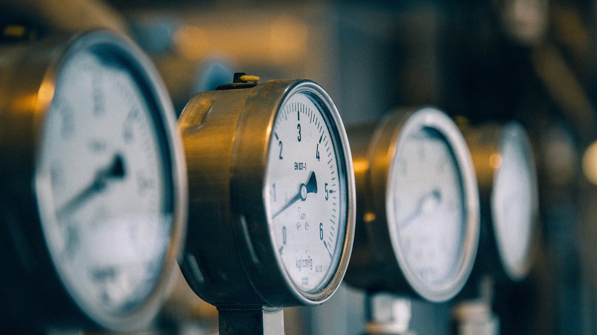 Vier Wasseruhren in der Reihe