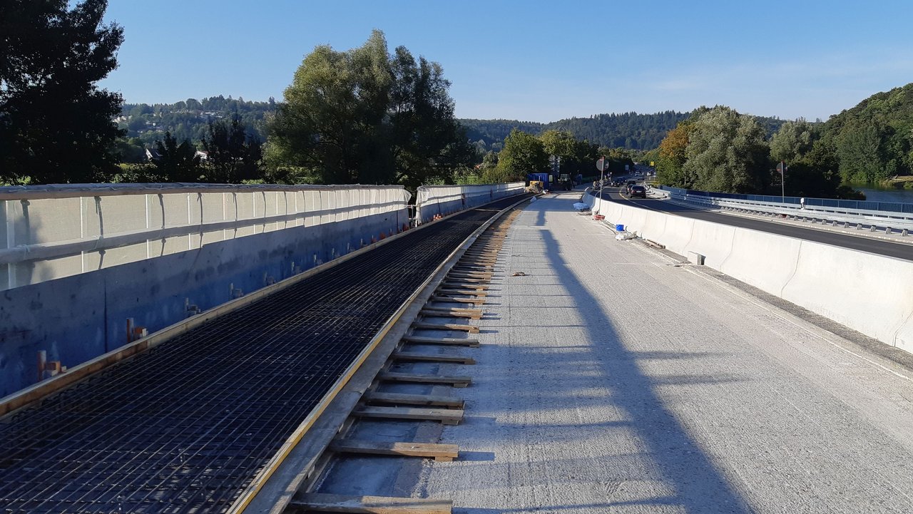 Blick auf die Instandsetzungsmaßnahmen auf der Donaubrücke in Sigmaringen