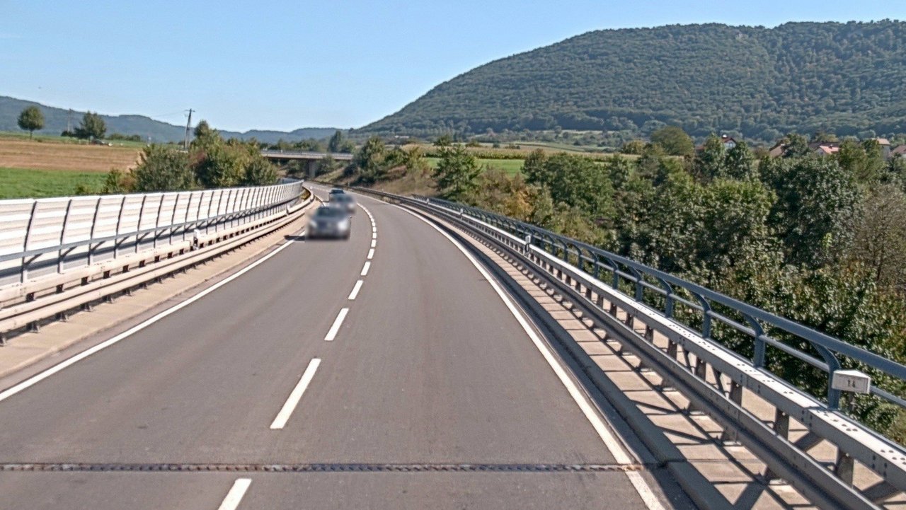 Blick auf die B 28 Glemsbachtalbrücke Blickrichtung Bad Urach