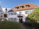 Stadtbücherei Ehingen an der Donau - Gebäude Gebäude der Stadtbücherei Ehingen an der Donau mit Vorgarten