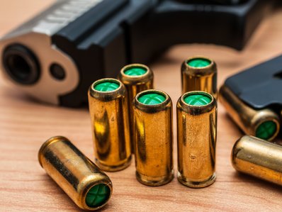 Schreckschusspistoel mit Munition