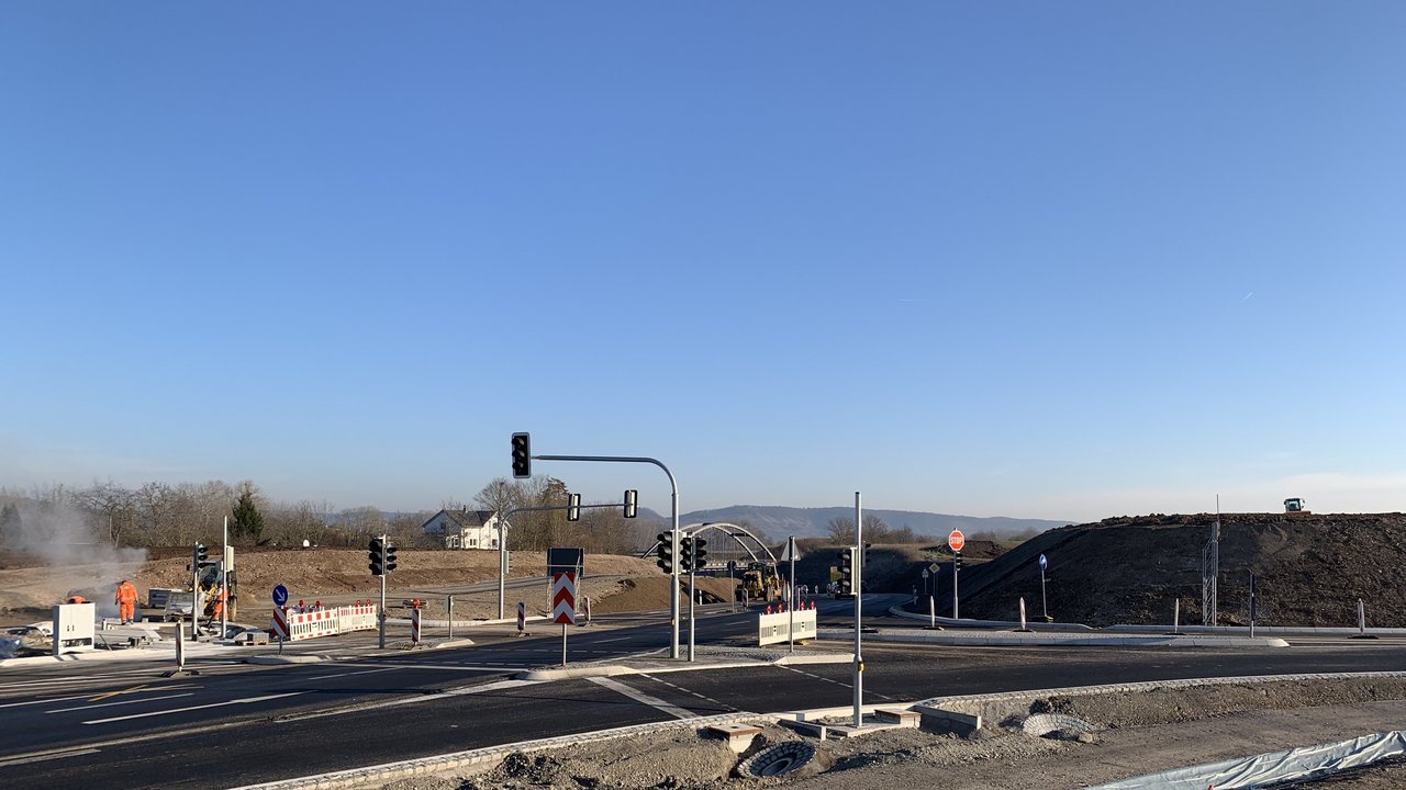 Das Bild zeigt die Baustelle Umbau der Einmündung bei Rottenburg-Kiebingen