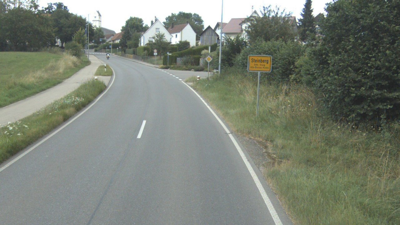 Das Foto zeigt die L 1261 am Ortseingang von Steinberg