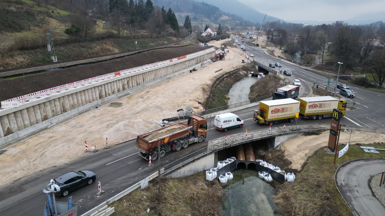 Blick auf die Baustelle Knotenpunkt „Wasserfall“ und „Hochhaus“.