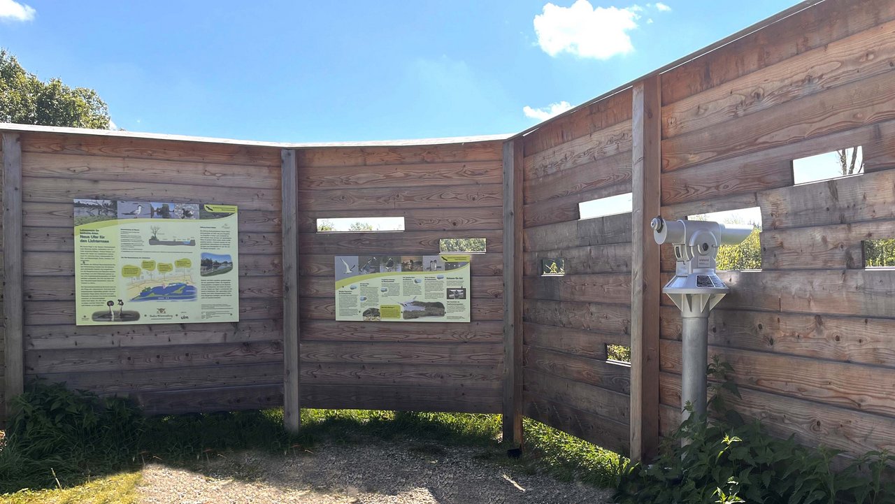Das Foto zeigt eine Vogelbeobachtungsstation