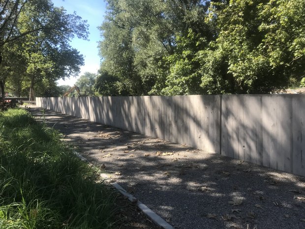 Hochwasserschutzmauer