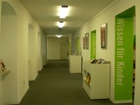 Blick Richtung Kinderbereiche in der Stadtbibliothek Bad Saulgau 