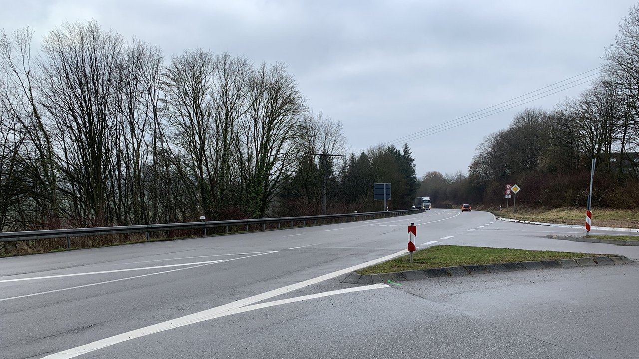 Man sieht die B 297 zwischen Pliezhausen und Reutlingen Mittelstadt