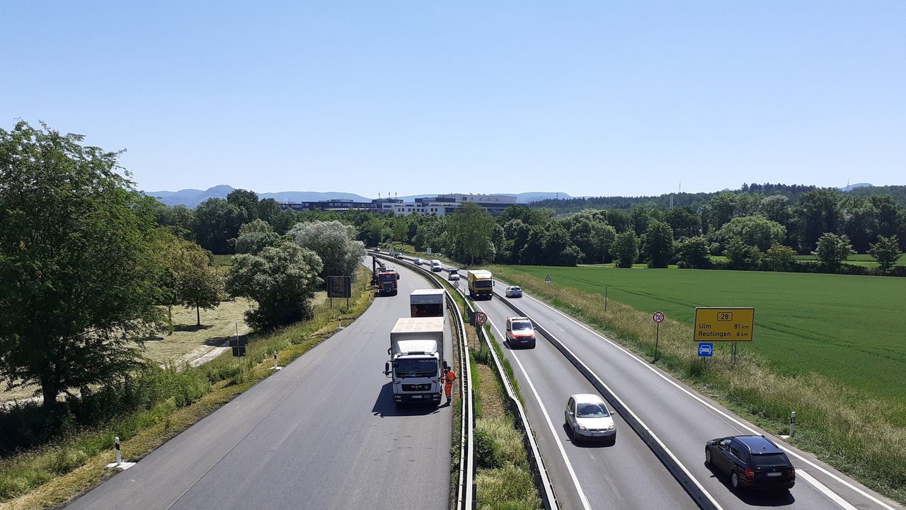 B 28 zwischen der Ortsdurchfahrt von Tübingen und der Anschlussstelle Jettenburg