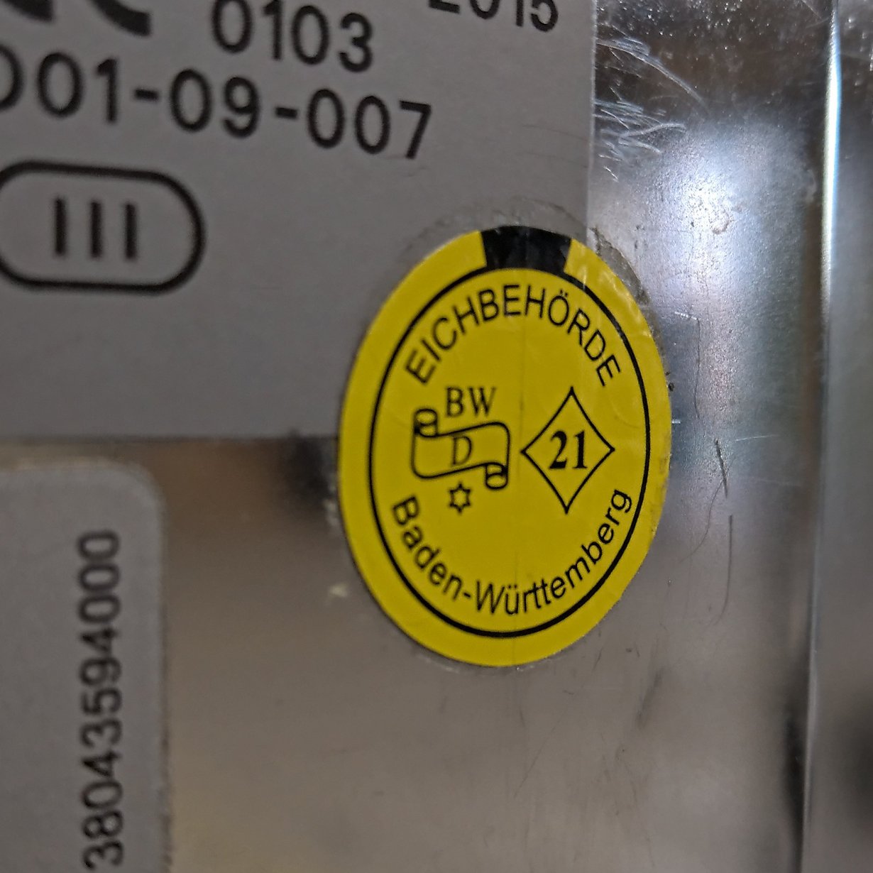 Eichmarke auf einem Messgerät