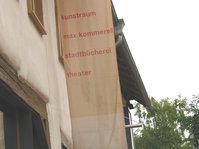 Zehntscheuer / Bürgerhaus Münsingen - Aussenfahne: Kunstraum / Max Kommerell / Stadtbücherei in der Zehntscheuer / Theater
