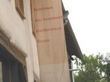 Stadtbücherei in der Zehntscheuer / Bürgerhaus Münsingen - Fahne Zehntscheuer / Bürgerhaus Münsingen - Aussenfahne: Kunstraum / Max Kommerell / Stadtbücherei in der Zehntscheuer / Theater