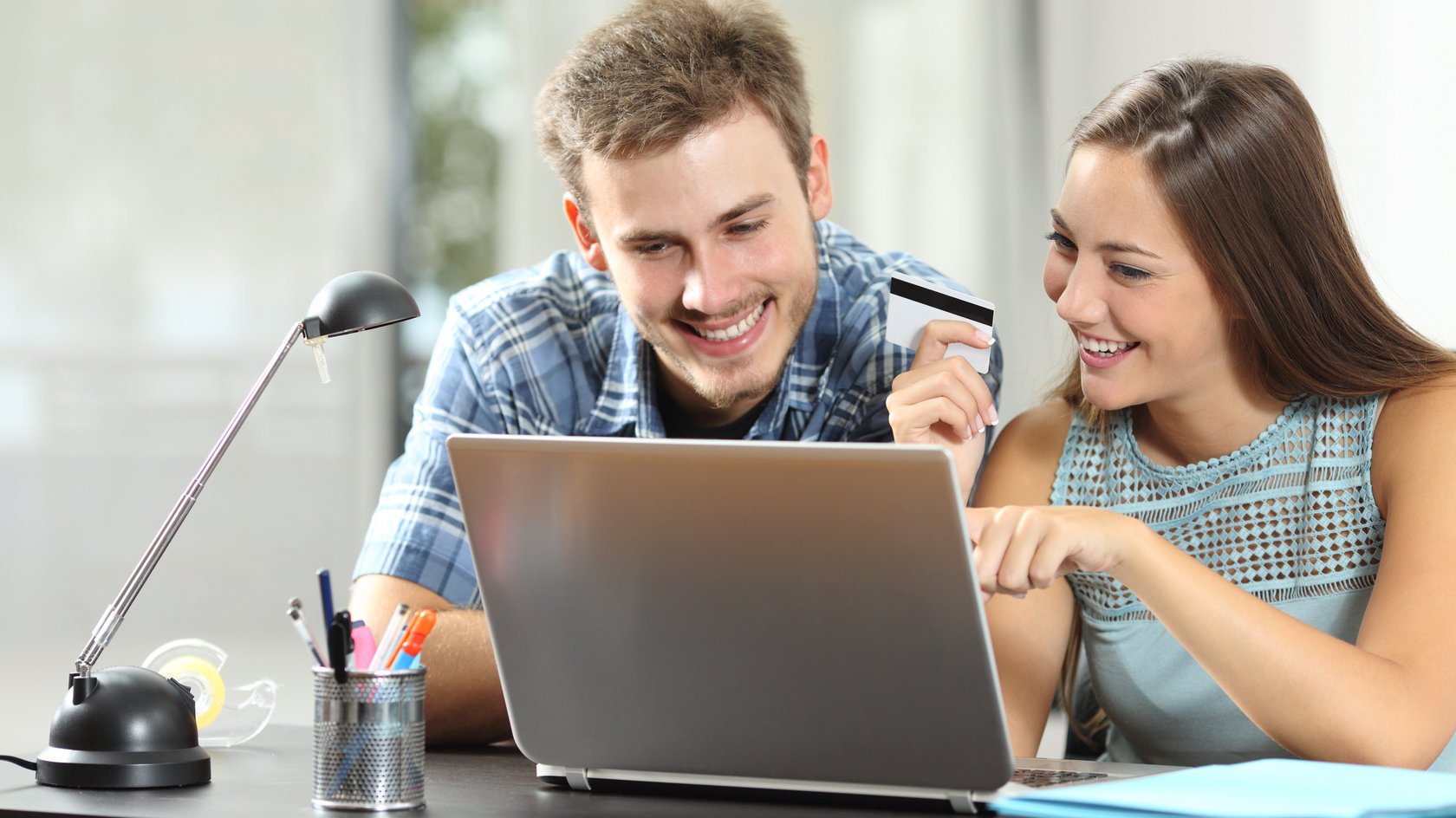 Verbraucher beim Online-Kauf