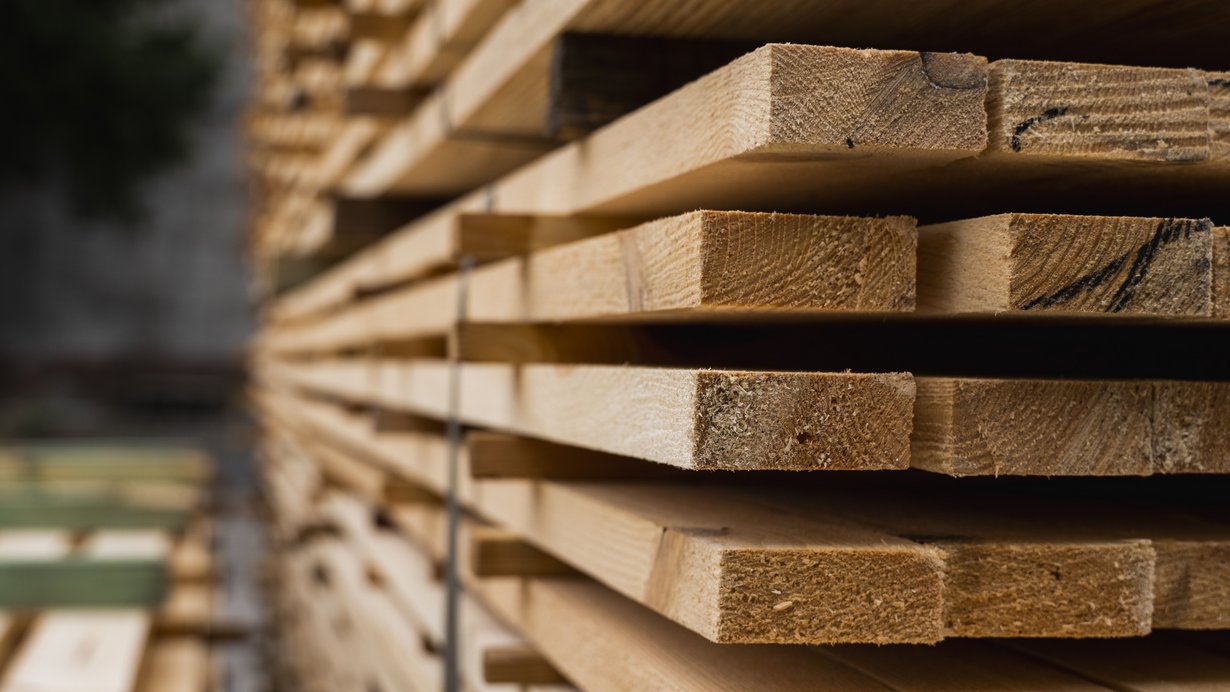 Bauholz auf Paletten
