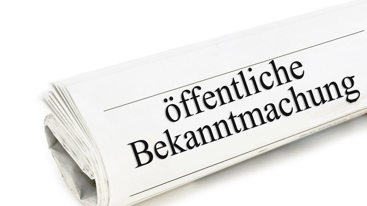Zeitung mit dem Titel "Öffentliche Bekanntmachung"