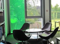 Sitzecke in der Mediothek BIB.box - nicht öffentliche Zweigstelle der Stadtbücherei Bad Waldsee im Schulzentrum Döchtbühl 